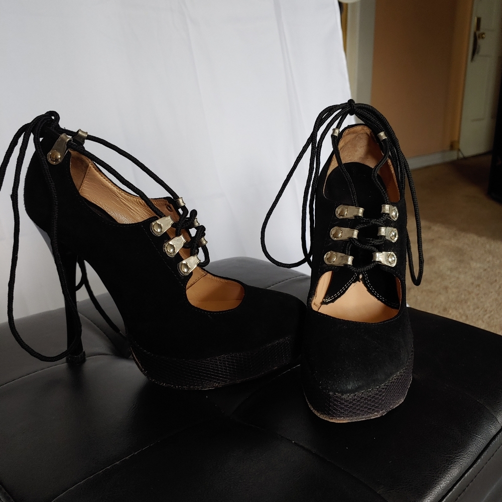 Black shoes